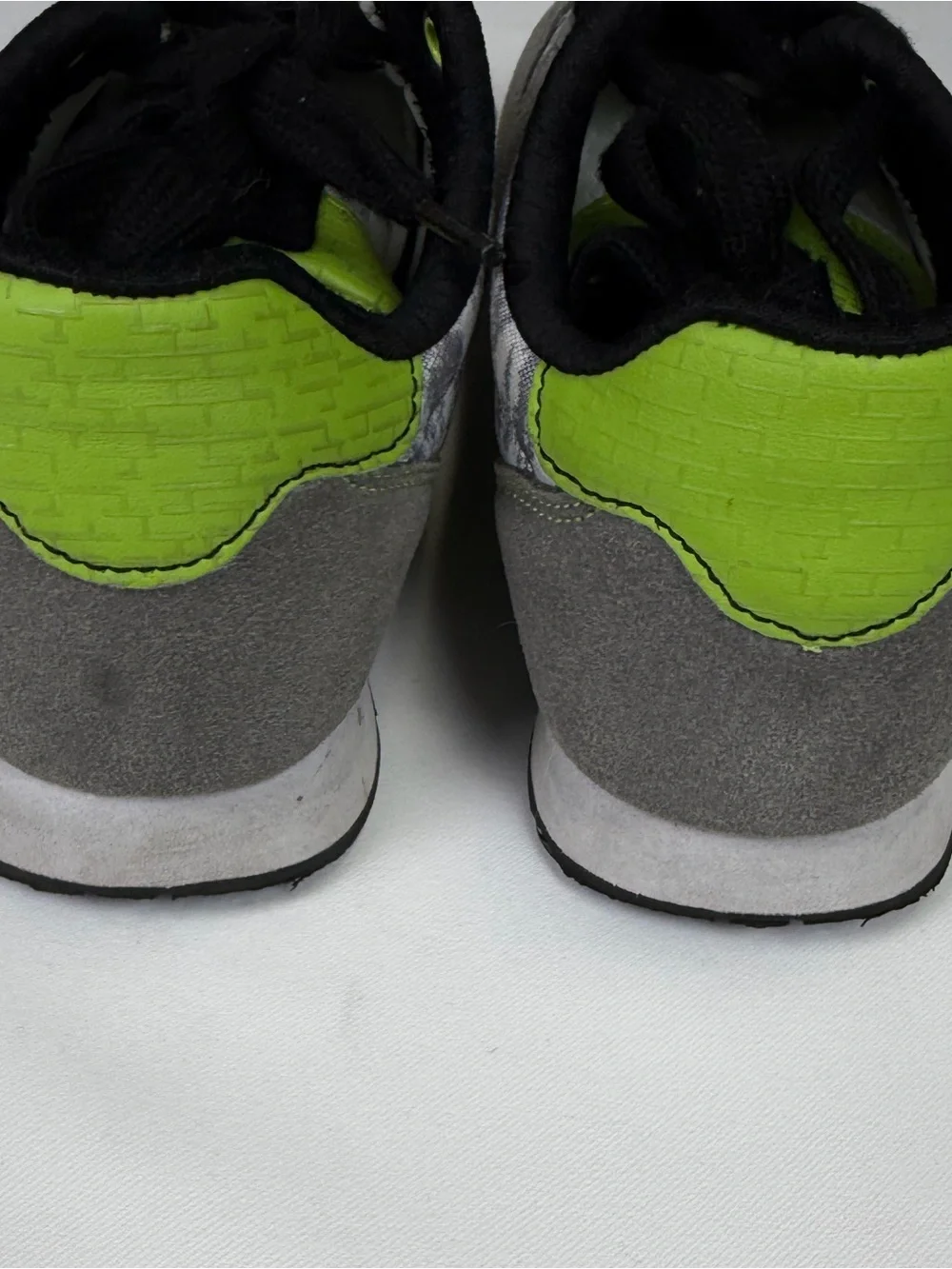 Kids Gray & Neon Green Turtle Accent Sneakers -13